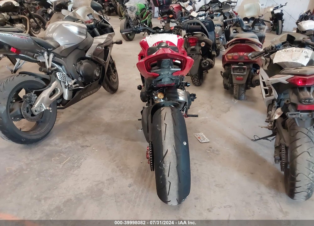 2021 DUCATI STREETFIGHTER V4/V4S VIN: ZDMFAKNW8MB004070