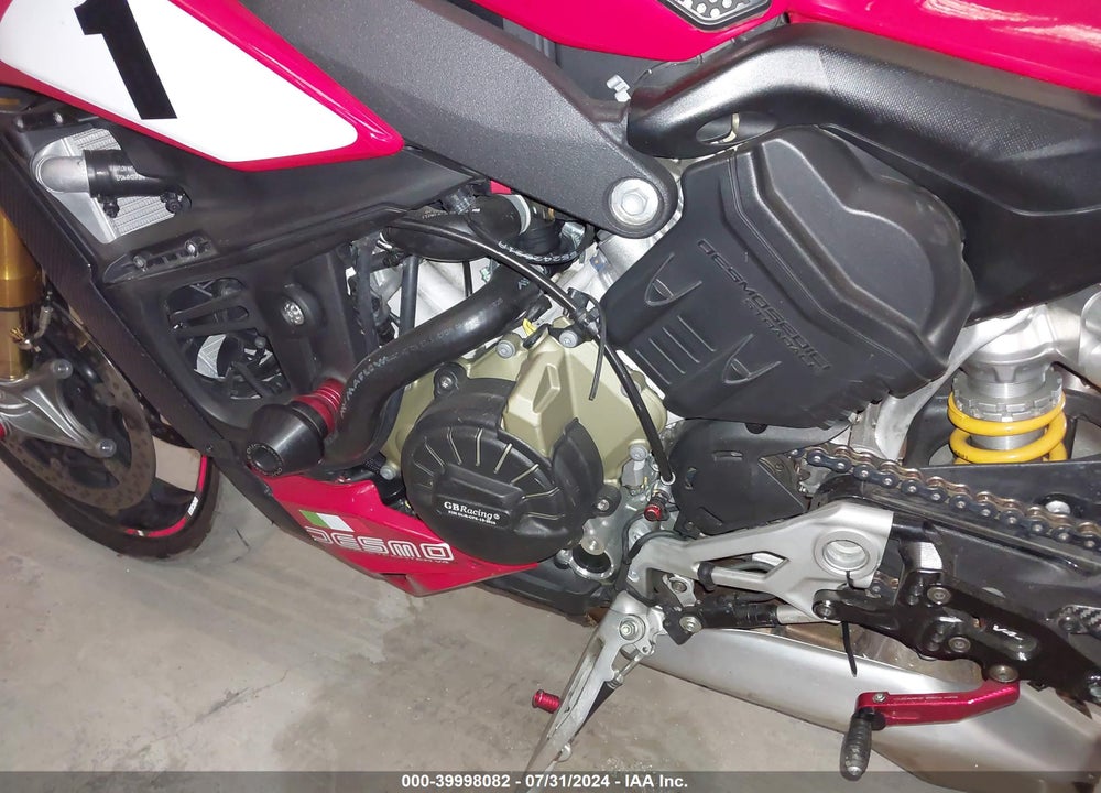 2021 DUCATI STREETFIGHTER V4/V4S VIN: ZDMFAKNW8MB004070