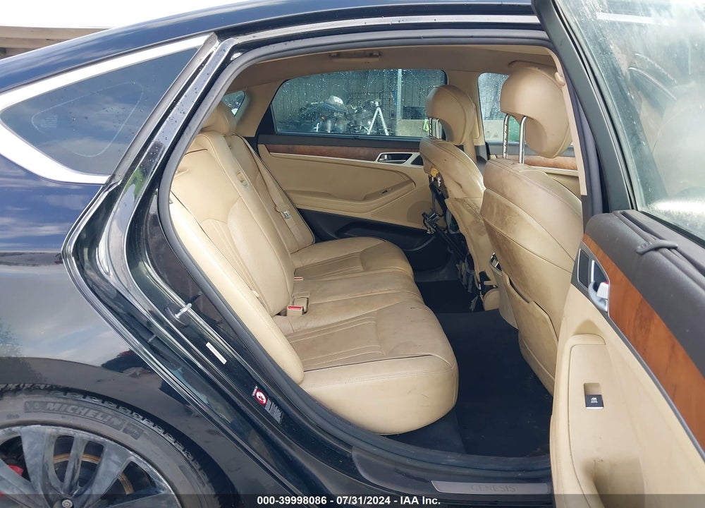 2015 HYUNDAI GENESIS VIN: KMHGN4JF0FU061713