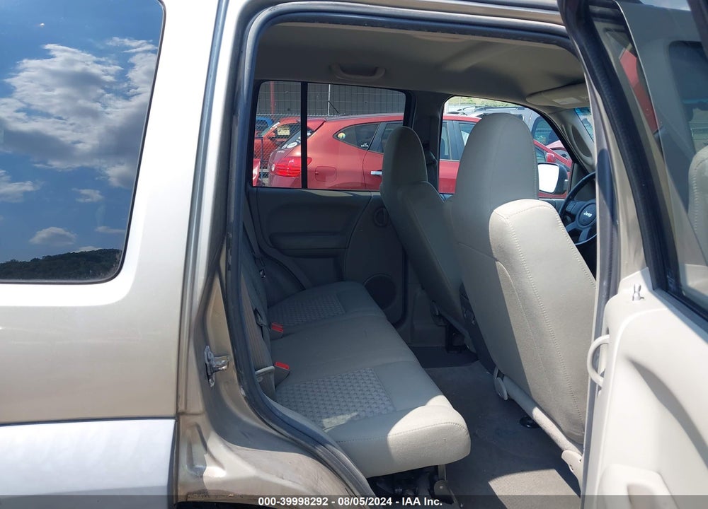 2005 JEEP LIBERTY VIN: 1J4GL48K95W707423