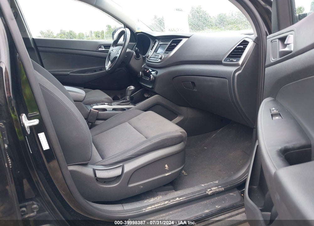 2017 HYUNDAI TUCSON SPORT VIN: KM8J3CA26HU303359