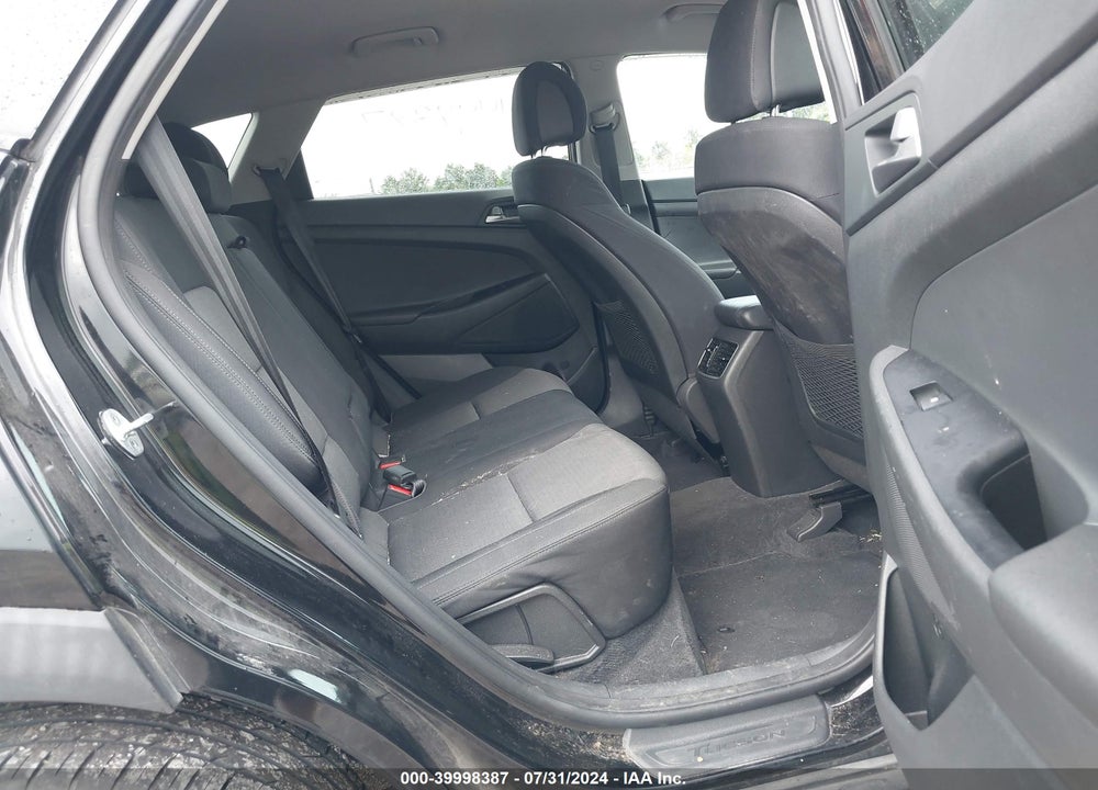 2017 HYUNDAI TUCSON SPORT VIN: KM8J3CA26HU303359