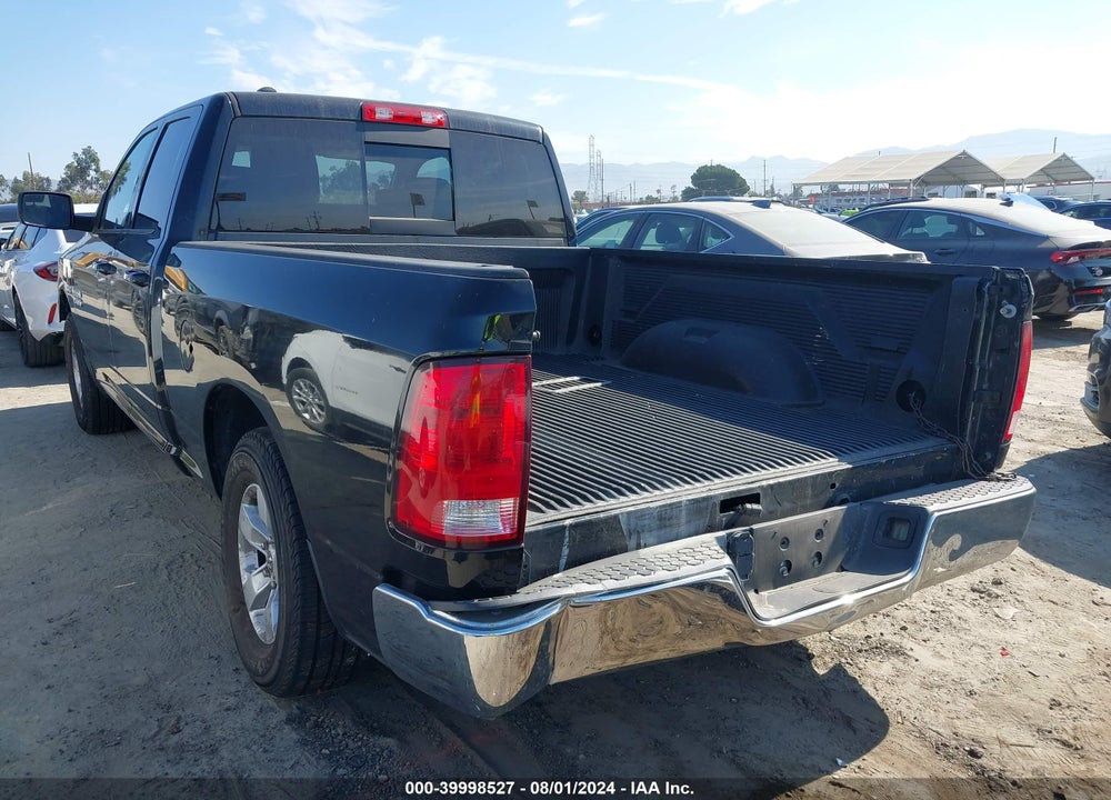 2018 RAM 1500 SLT QUAD CAB 4X2 6'4 BOX VIN: 1C6RR6GT7JS126921