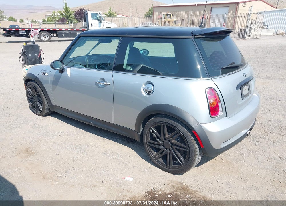 2003 MINI COOPER S VIN: WMWRE33403TD68822