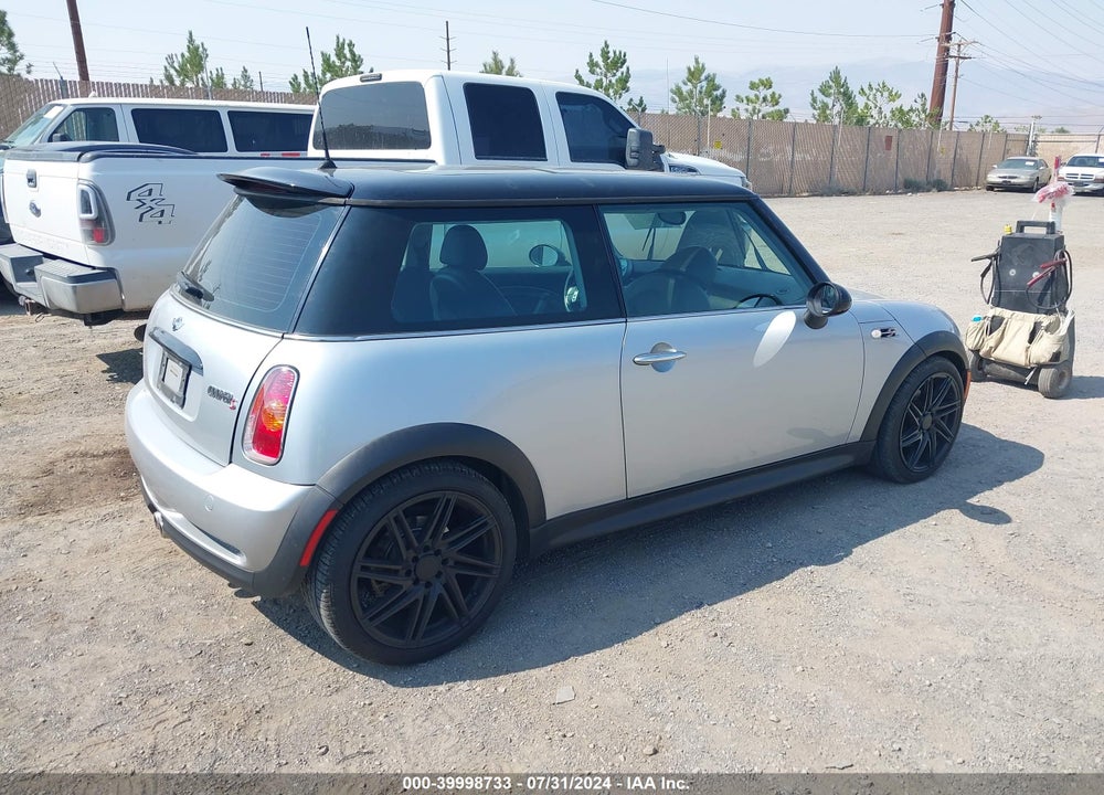 2003 MINI COOPER S VIN: WMWRE33403TD68822