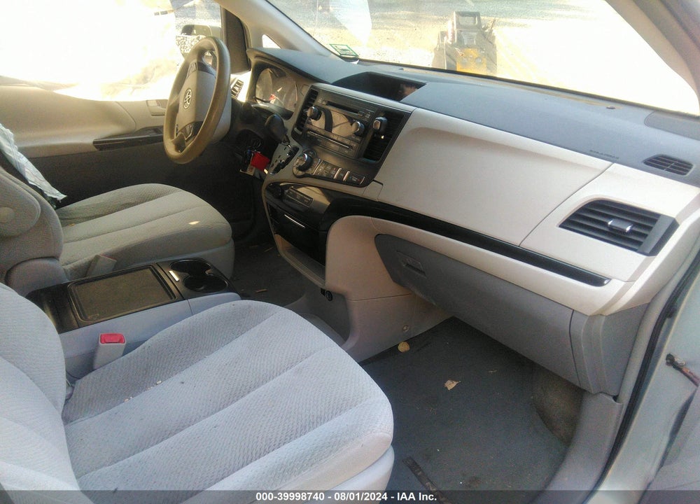 2014 TOYOTA SIENNA LE V6 8 PASSENGER VIN: 5TDKK3DC5ES512382