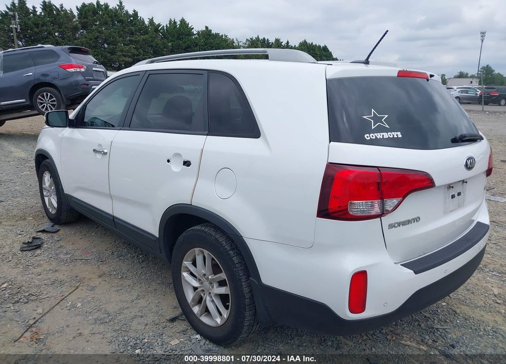 2015 KIA SORENTO LX VIN: 5XYKT4A61FG578766