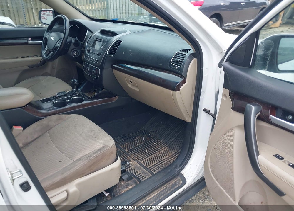 2015 KIA SORENTO LX VIN: 5XYKT4A61FG578766