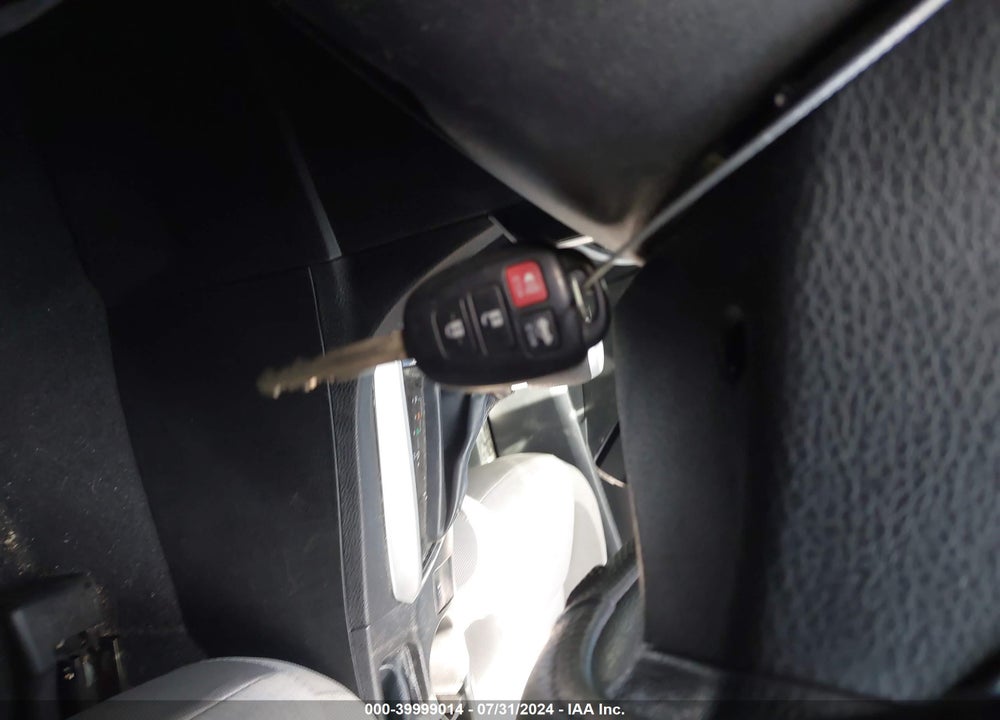 2018 TOYOTA COROLLA LE VIN: 5YFBURHE6JP826098