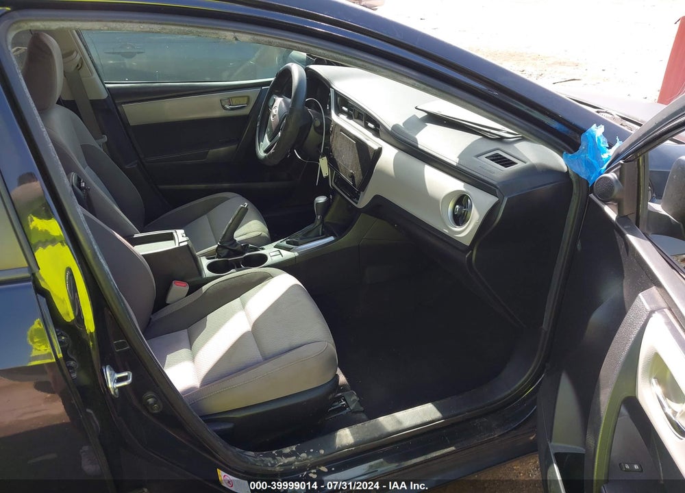 2018 TOYOTA COROLLA LE VIN: 5YFBURHE6JP826098