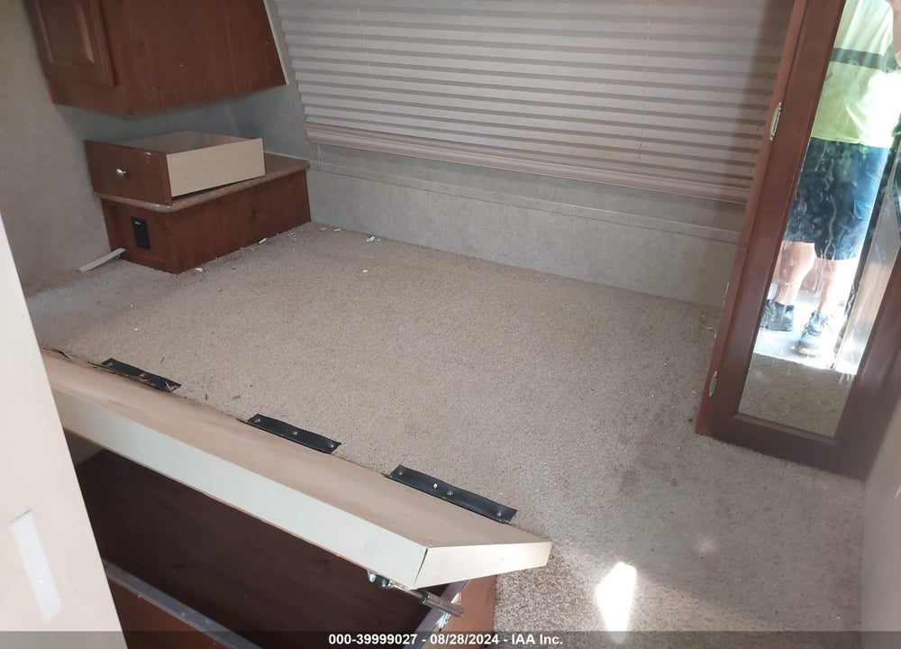 2012 FOREST RIVER ROCKWOOD - 34' LONG VIN: 4X4TRLE23CD118257