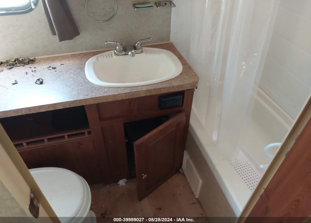 2012 FOREST RIVER ROCKWOOD - 34' LONG VIN: 4X4TRLE23CD118257