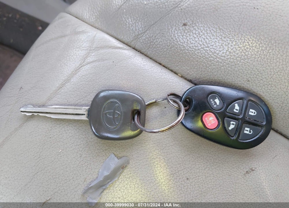2011 TOYOTA SIENNA XLE V6 VIN: 5TDYK3DCXBS161152