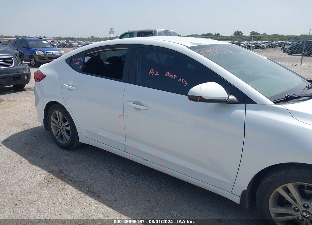 2018 HYUNDAI ELANTRA SEL VIN: 5NPD84LF6JH342588