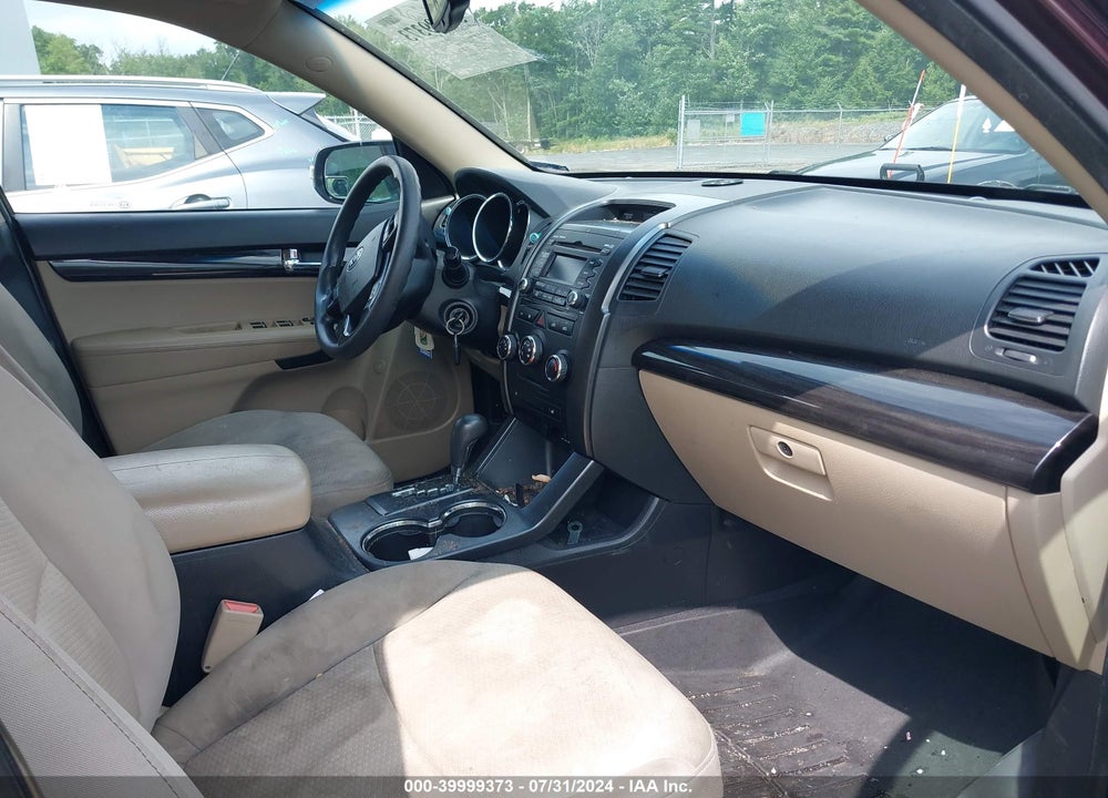 2011 KIA SORENTO LX VIN: 5XYKT4A17BG028597