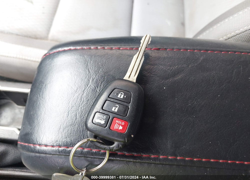 2018 TOYOTA COROLLA LE VIN: 5YFBURHEXJP804489