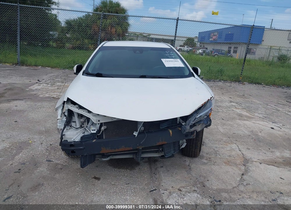 2018 TOYOTA COROLLA LE VIN: 5YFBURHEXJP804489