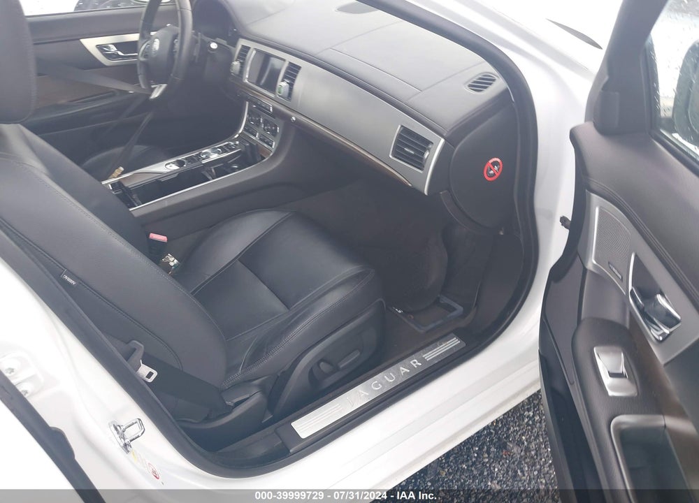 2013 JAGUAR XF V6 SC VIN: SAJWJ0EF0D8S82198
