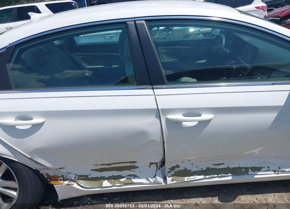2015 HYUNDAI SONATA SE VIN: 5NPE24AF0FH212953