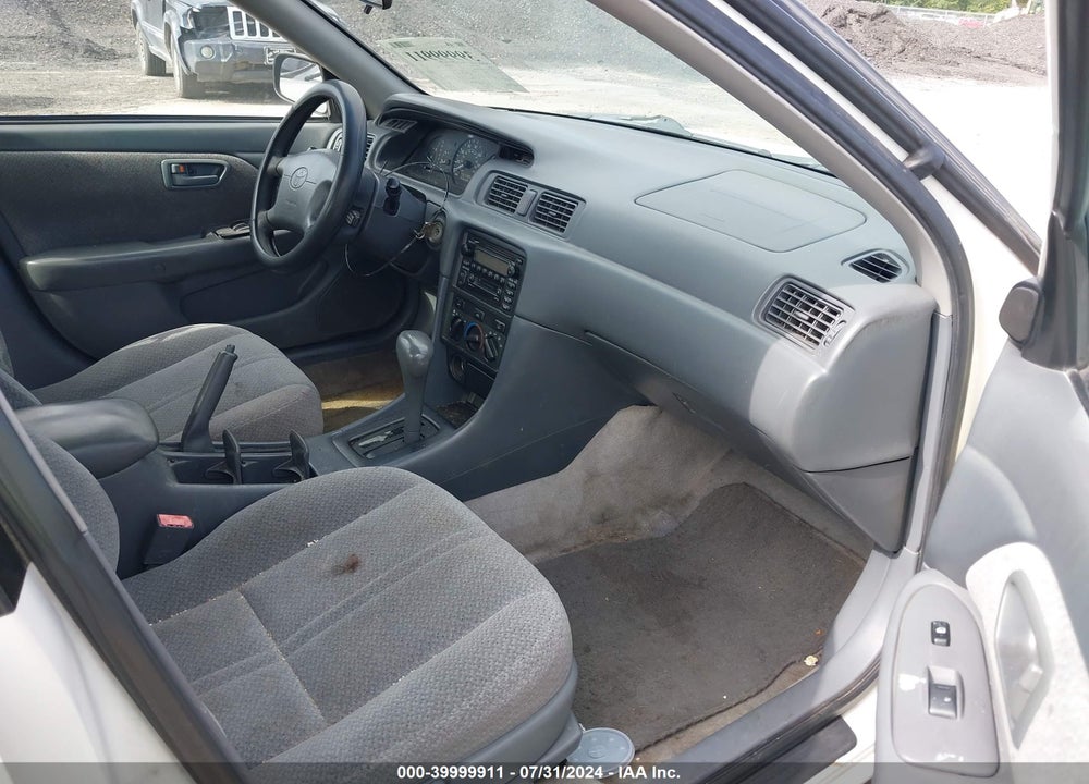 2001 TOYOTA CAMRY LE VIN: 4T1BG22K41U766768