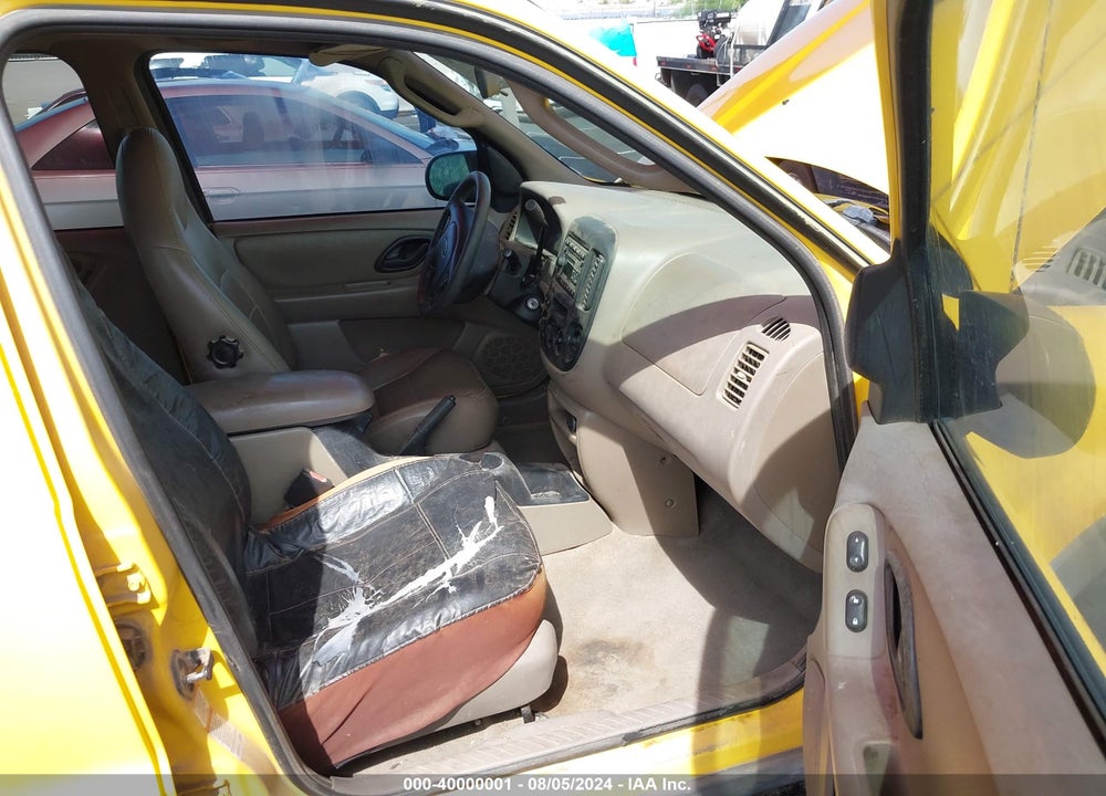 2001 FORD ESCAPE XLT VIN: 1FMCU04111KF18611