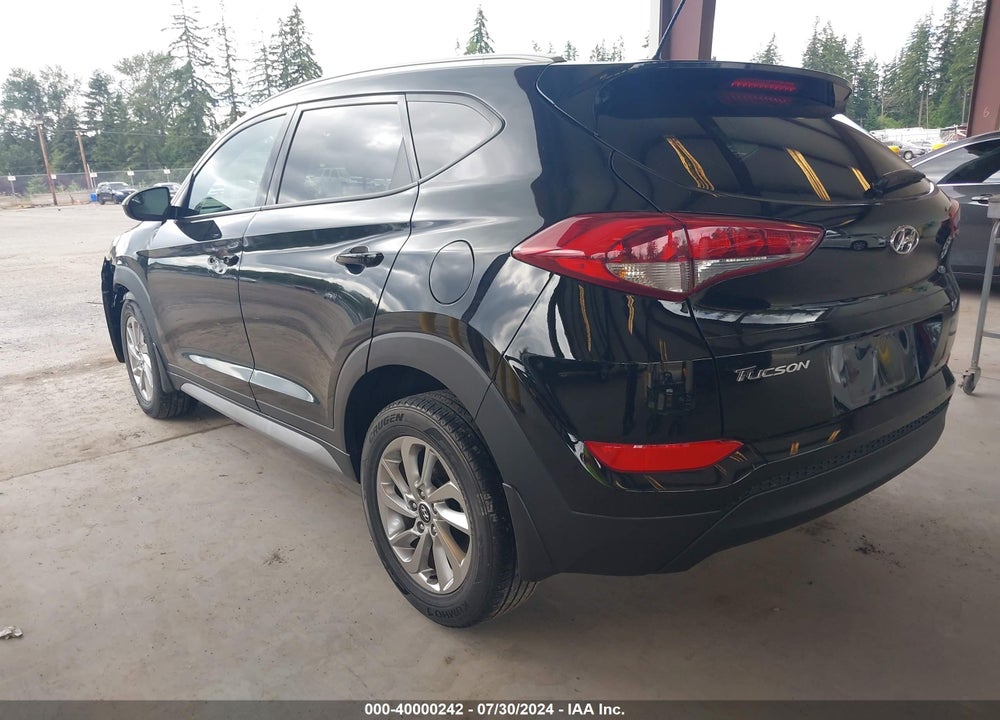 2017 HYUNDAI TUCSON SE VIN: KM8J33A41HU376365