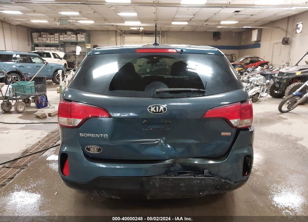 2014 KIA SORENTO LX VIN: 5XYKTCA60EG458112