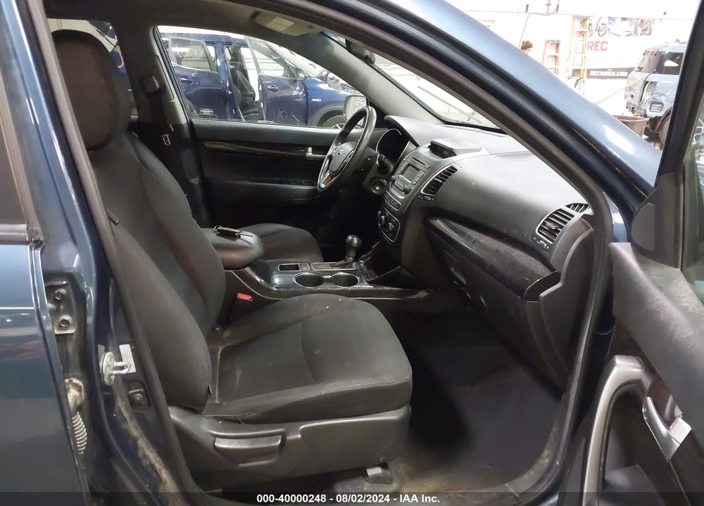 2014 KIA SORENTO LX VIN: 5XYKTCA60EG458112