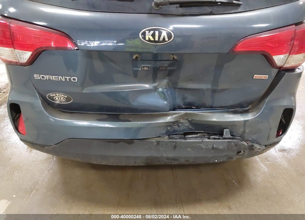 2014 KIA SORENTO LX VIN: 5XYKTCA60EG458112