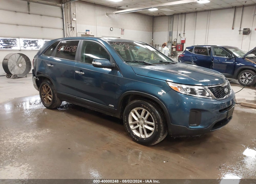 2014 KIA SORENTO LX VIN: 5XYKTCA60EG458112