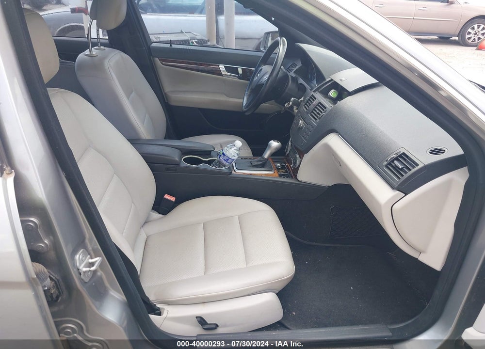 2010 MERCEDES-BENZ C 300 LUXURY/SPORT VIN: WDDGF5EB0AR107959