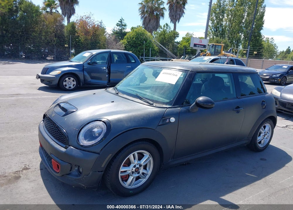 2011 MINI COOPER S VIN: WMWSV3C56BTY14140