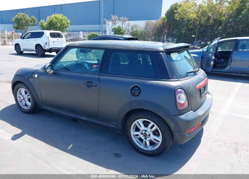 2011 MINI COOPER S VIN: WMWSV3C56BTY14140