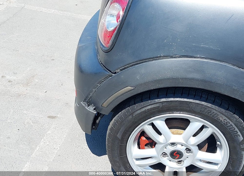 2011 MINI COOPER S VIN: WMWSV3C56BTY14140