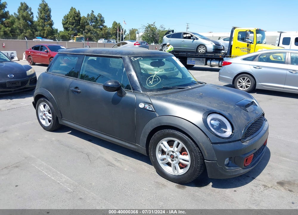 2011 MINI COOPER S VIN: WMWSV3C56BTY14140