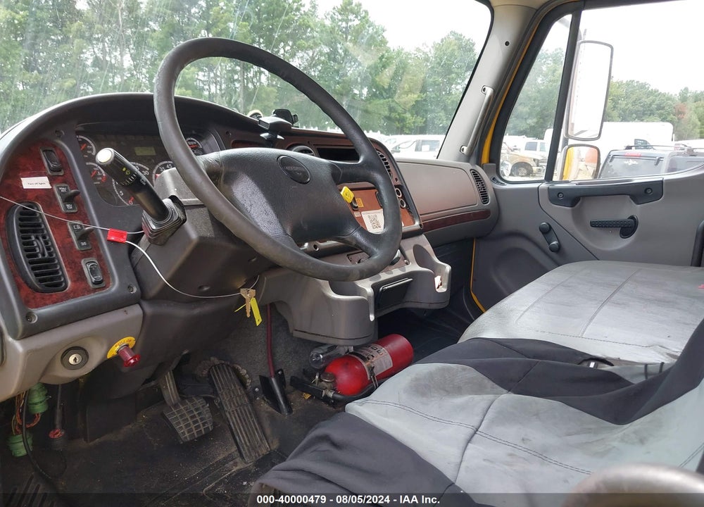 2013 FREIGHTLINER M2 106 MEDIUM DUTY VIN: 1FVACWDT9DDBU8771