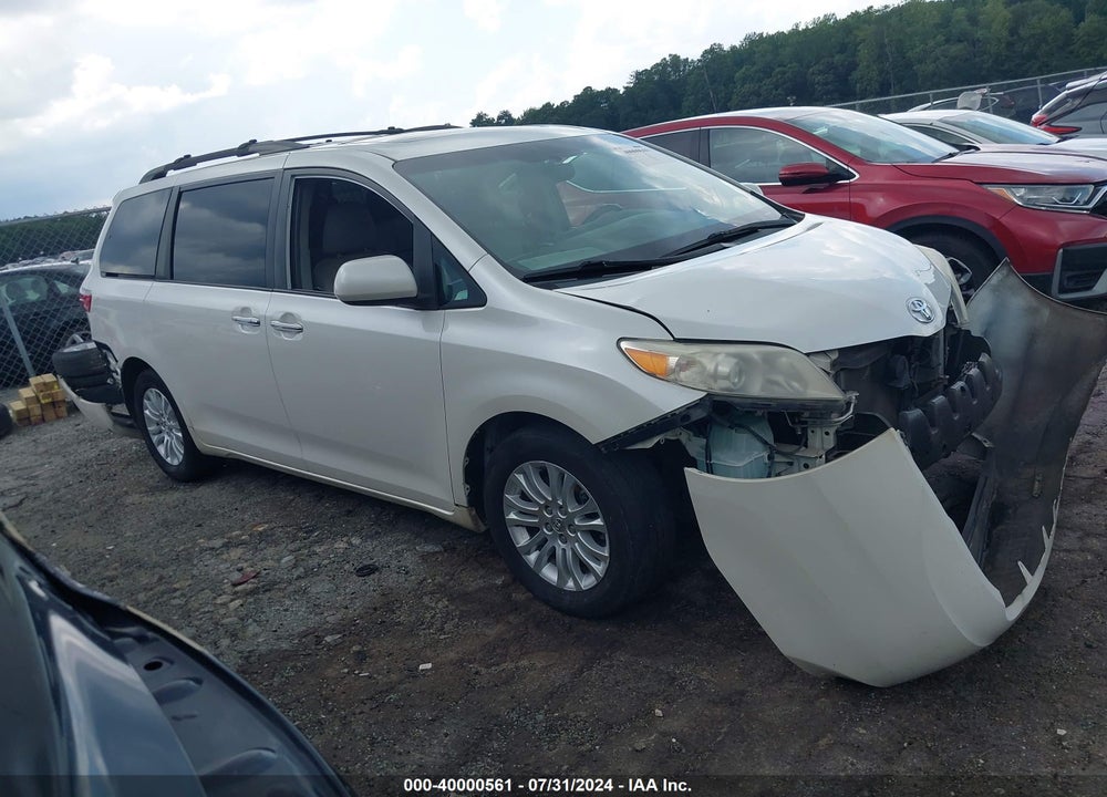 2015 TOYOTA SIENNA XLE 8 PASSENGER VIN: 5TDYK3DC2FS634953