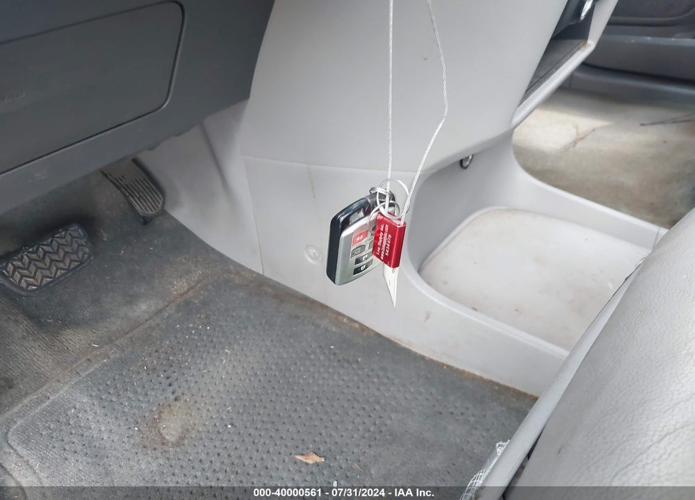 2015 TOYOTA SIENNA XLE 8 PASSENGER VIN: 5TDYK3DC2FS634953