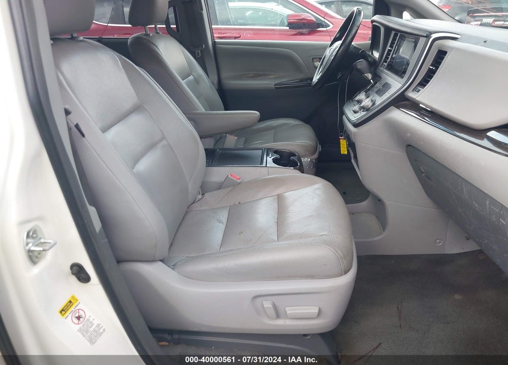 2015 TOYOTA SIENNA XLE 8 PASSENGER VIN: 5TDYK3DC2FS634953