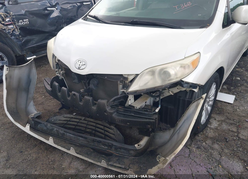 2015 TOYOTA SIENNA XLE 8 PASSENGER VIN: 5TDYK3DC2FS634953