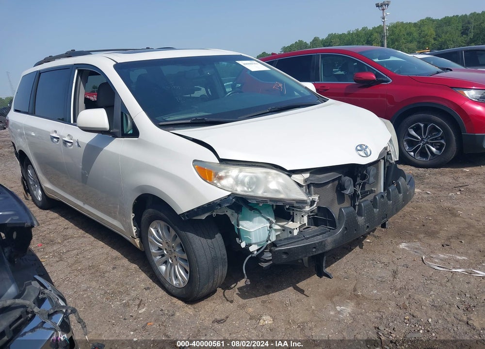 2015 TOYOTA SIENNA XLE 8 PASSENGER VIN: 5TDYK3DC2FS634953