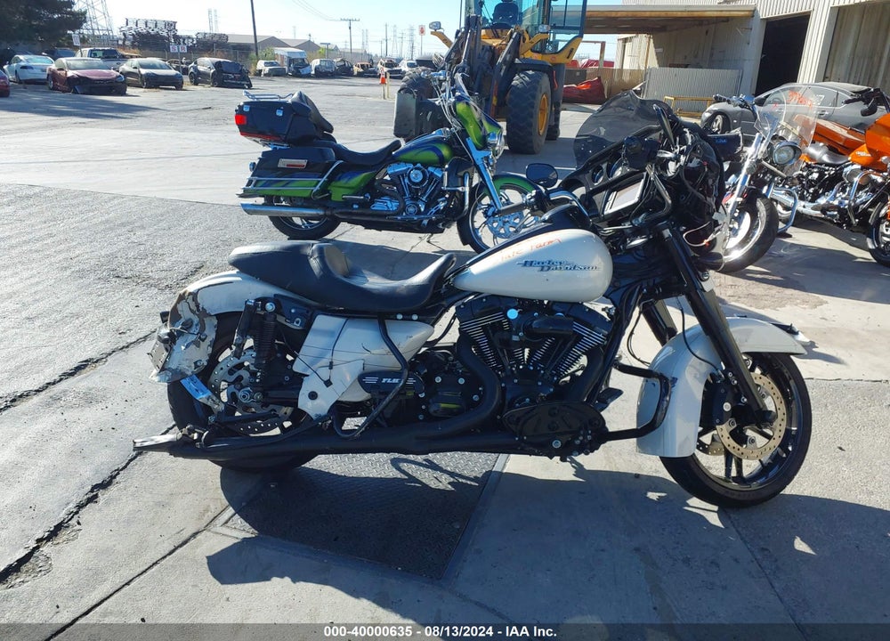 2014 HARLEY-DAVIDSON FLHXS STREET GLIDE SPECIAL VIN: 1HD1KRM33EB631570