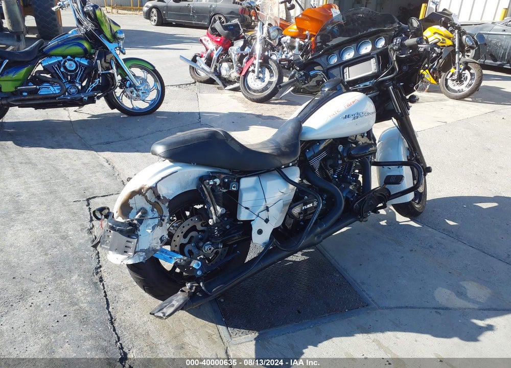 2014 HARLEY-DAVIDSON FLHXS STREET GLIDE SPECIAL VIN: 1HD1KRM33EB631570