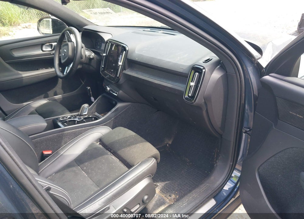 2022 VOLVO XC40 T5 R-DESIGN VIN: YV4162UM8N2659979