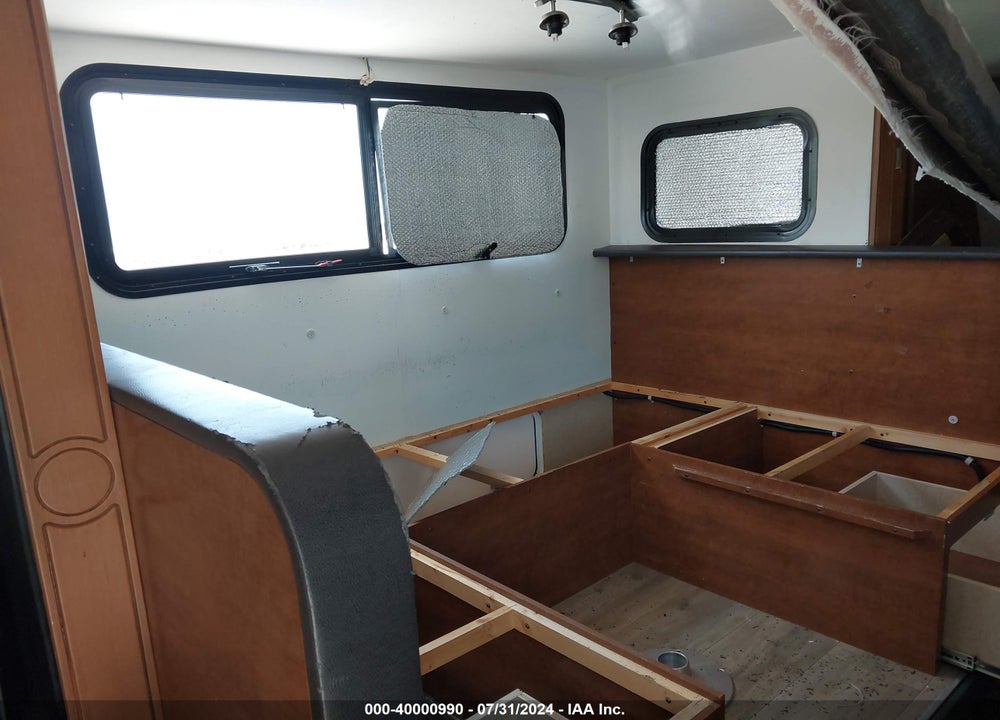 2017 LANCE M-1995 VIN: 56YTT1924HL320267