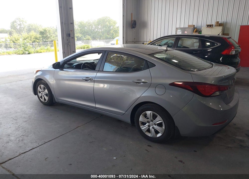 2016 HYUNDAI ELANTRA SE VIN: 5NPDH4AE9GH697922