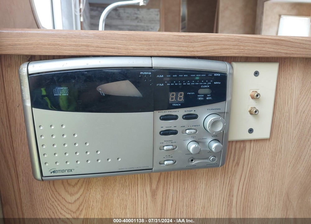 2004 KEYSTONE HORNET SPORT 32DS VIN: 4YDT32D2X4E311713
