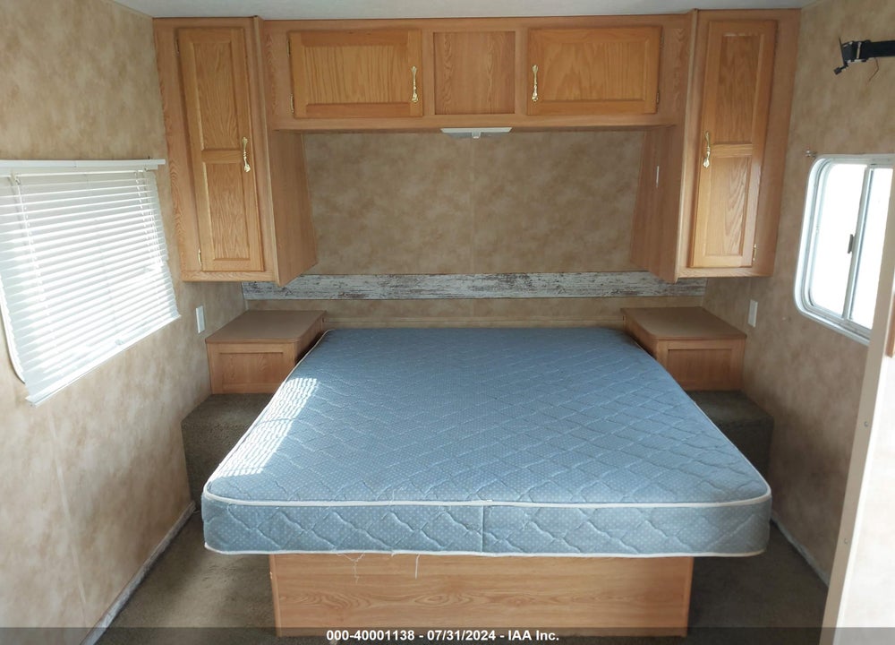 2004 KEYSTONE HORNET SPORT 32DS VIN: 4YDT32D2X4E311713