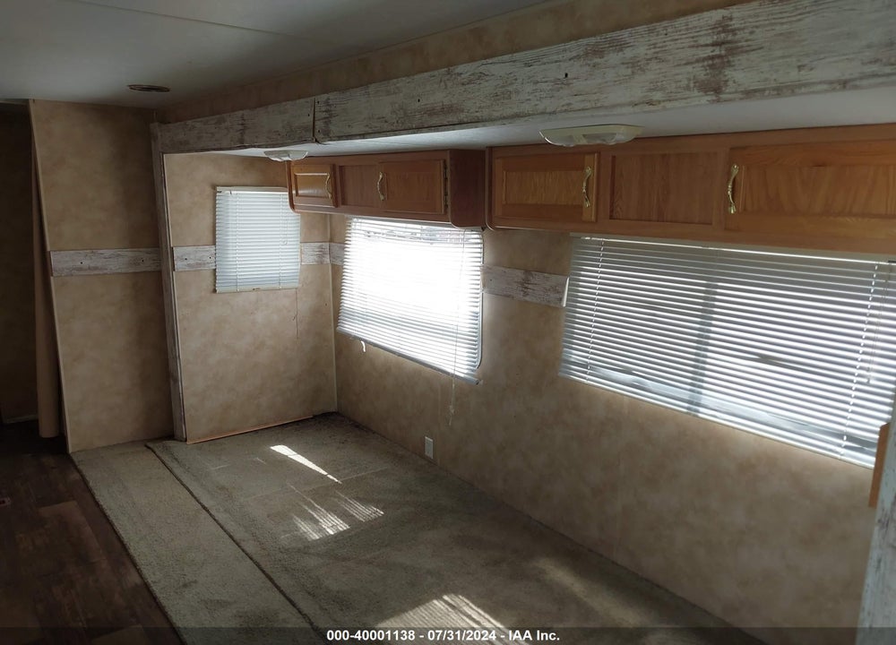 2004 KEYSTONE HORNET SPORT 32DS VIN: 4YDT32D2X4E311713