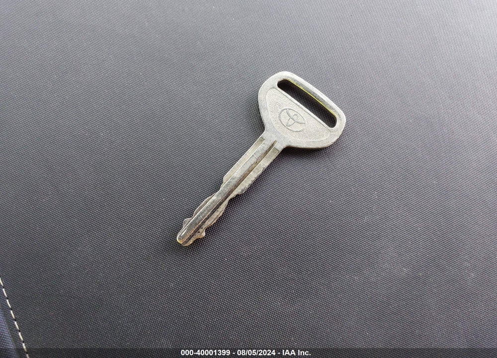 1998 TOYOTA CAMRY LE V6 VIN: 4T1BF28K6WU064758